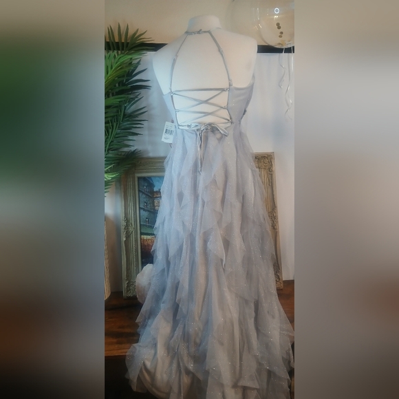 VIDEO! BNWT Elegant Sparkle Silver Ruffled EMBROIDERED W/ CRYSTALS Gown Sz3/4 - Picture 17 of 17